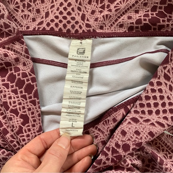 Fabletics lace capris pink and burgundy leggings - Picture 11 of 11